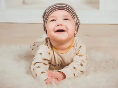 Die Bauchlage ist f&uuml;r die sensorisch-motorische Entwicklung sehr wichtig.