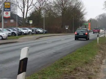 Soll verschwenkt werden und so den Verkehr am Ortseingang in Ahlhorn ausbremsen: die Wildeshauser Stra&szlig;e in H&ouml;he der Bushaltestelle &bdquo;Brandes&ldquo;.