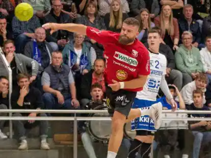 Der Cloppenburger Kreisl&auml;ufer und Kapit&auml;n Ole Harms (rotes Trikot, hier in einem vorherigen Spiel) lie&szlig; den Gegner einmal mehr staunen.