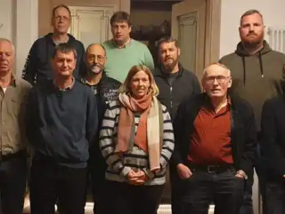Der neue Vorstand des Fischereivereins Wildeshausen (von links): Roger Knoblauch (Jugendwart), J&ouml;rg Hiller (Pressewart), Ralf Siemer (2.Vorsitzender), Heiko Bitter (Jugendwart), Hergen Janzen (Gew&auml;sserwart), Meike Bohlen (Kassenwart), Marco Kuhn (Gew&auml;sserwart), Alfred Finke (1. Vorsitzender), Christian Bahrs (Gew&auml;sserwart), Jan Niklas H&uuml;lsmann (Heim und Ger&auml;tewart)