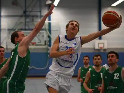 Holte 19 Punkte f&uuml;r seine Fortuna: Dominykas Bukauskas beim Korbleger.