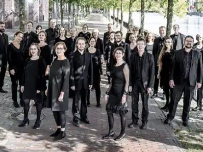 Freuen sich auf das Konzert: Die S&auml;ngerinnen und S&auml;nger des Oldenburger Kammerchors treten am 12. Dezember in der Ansgari-Kirche auf.