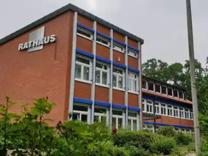 Soll erweitert werden: das Rathaus in Gro&szlig;enkneten.