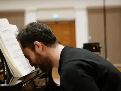 Szenenfoto: Der Film Igor Levit. No Fear&ldquo; zeigt den K&uuml;nstler in vielen Lebenslagen.