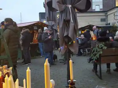 Ein Wochenende Weihnachtliches am Hafentor: Bis zu 100 Besucher kamen dort zusammen.