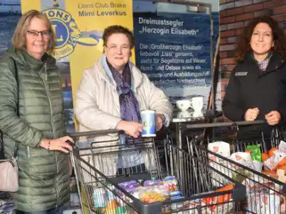 Brigitte Fuchs, Renate Detje und Grit G&auml;rtig (von links) freuten sich &uuml;ber die Spendenbereitschaft der Elsflether.