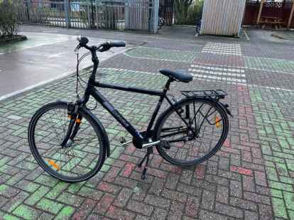 ... und ein Pegasus&ndash;Herrenrad warten auf ihre Besitzer.