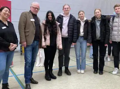 Nahmen an der Azubimesse teil (von links): Michelle Mach (Awo), Heiko Henken, Siham Mohammad, Beeke Eylting, Femke Fischer, Klara Kuiper und Elvis Tams.