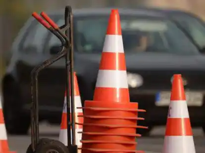Die Sanierungsarbeiten an der Neudorfer Stra&szlig;e dauern voraussichtlich noch bis in den Februar hinein.