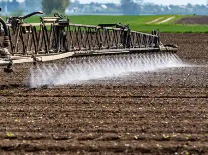 Gegen ein Verbot von Pflanzenschutzmitteln in Schutzgebieten spricht sich der Norder Stadtrat aus.