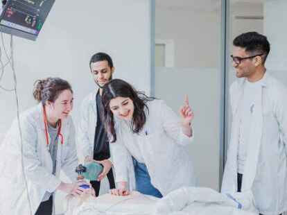 Angehende Mediziner k&ouml;nnen an der Ersten Medizinischen Fakult&auml;t der renommierten Karls-Universit&auml;t in Prag ihre Theorieausbildung absolvieren, w&auml;hrend gro&szlig;e Teile der Praxisphasen im Oldenburger M&uuml;nsterland stattfinden k&ouml;nnen.