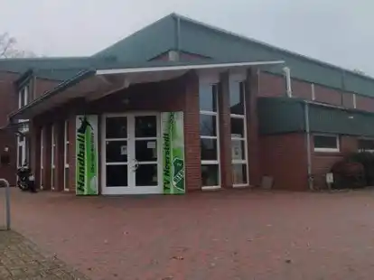 Die Sporthalle des TV Neerstedt: Hier sind j&uuml;ngst alle Gl&uuml;hbirnen gegen LED-Beleuchtung ausgetauscht worden.