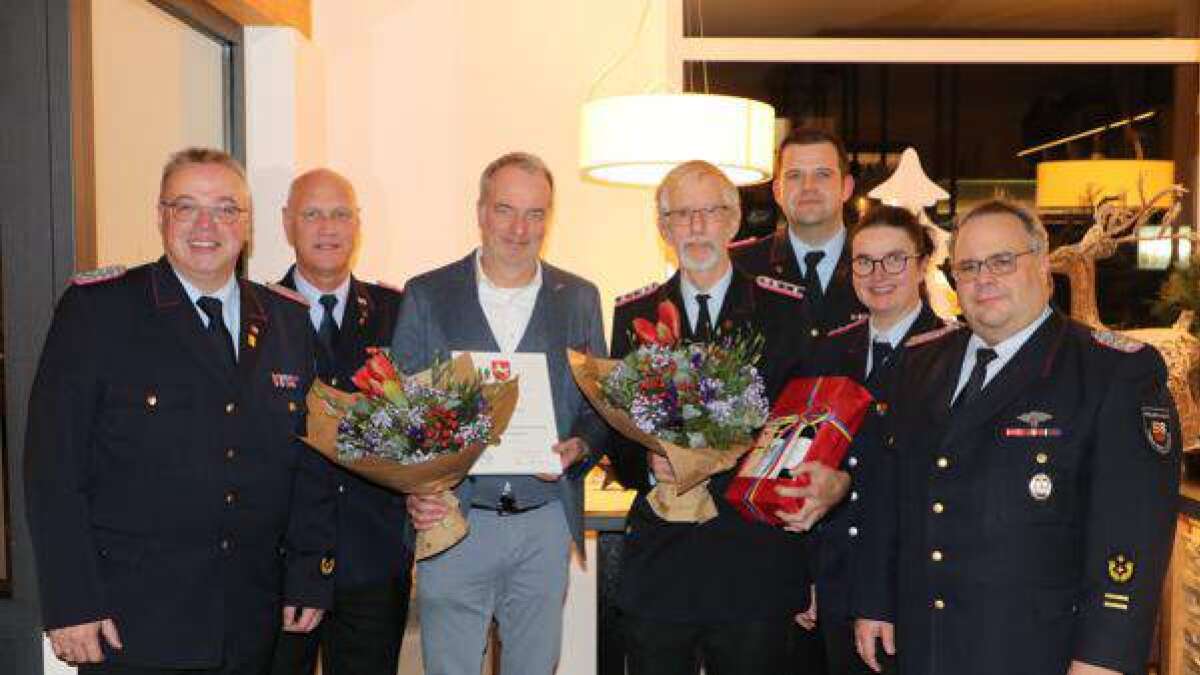 Kreisfeuerwehr des Landkreises Oldenburg würdigt Verdienste des