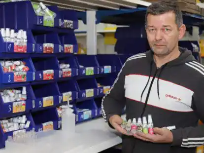 Das Aroma -Spray &bdquo;Blowdrops&ldquo; f&uuml;r den Oral-Sex  pr&auml;sentiert Nico Thomalla.