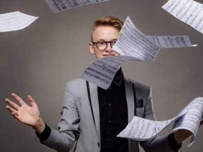 Pianist Jan Čmejla aus Prag spielt Silvesterkonzert in Rysum