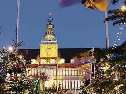 Ein besonderes vorweihnachtliches Vergn&uuml;gen bereitet Michael Schunk allen, die das Glockenspiel des Rathauses am Delft m&ouml;gen.