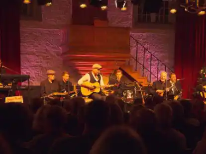 Hatten selbst jede Menge Spa&szlig; in der ausverkauften Neuen Kirche: die Weihnachtsbande am Premierenabend.