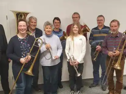 &bdquo;Musik zwischen den Jahren&ldquo; hei&szlig;t es am 28. Dezember in der Marienkirche Gro&szlig;enkneten. Dort treten der Posaunenchor sowie Sven Evers (links) und Katharina Adam (rechts) in verschiedenen Duetten auf.