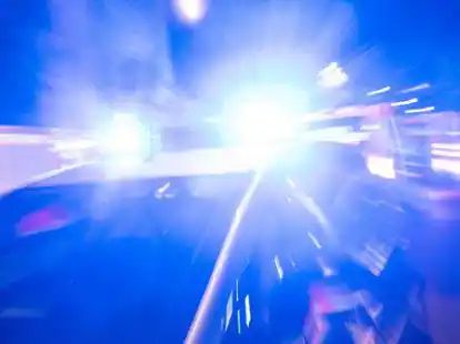 Polizei sucht Zeugen: Ein Unbekannter hat das Beifahrerfenster eines Pkw in Westerloge eingeschlagen.