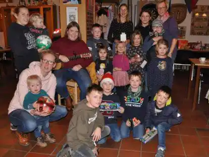 Die Siegerehrung zum Preisbo&szlig;eln war der H&ouml;hepunkt der Weihnachtsfeier des Klootschie&szlig;er- und Bo&szlig;elvereins Reitland.