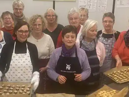 Die Landfrauen Hammelwarden-Brake haben in der BBZ-K&uuml;che f&uuml;r den guten Zweck Pl&auml;tzchen gebacken.