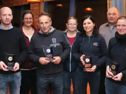 Die Geehrten (von links) mit Eike Bewerungen, Anke Nethke, Eric Kabernagel, Nicole Dietrich, Julia Boutin, Uwe Nethke, Bettina Vogt