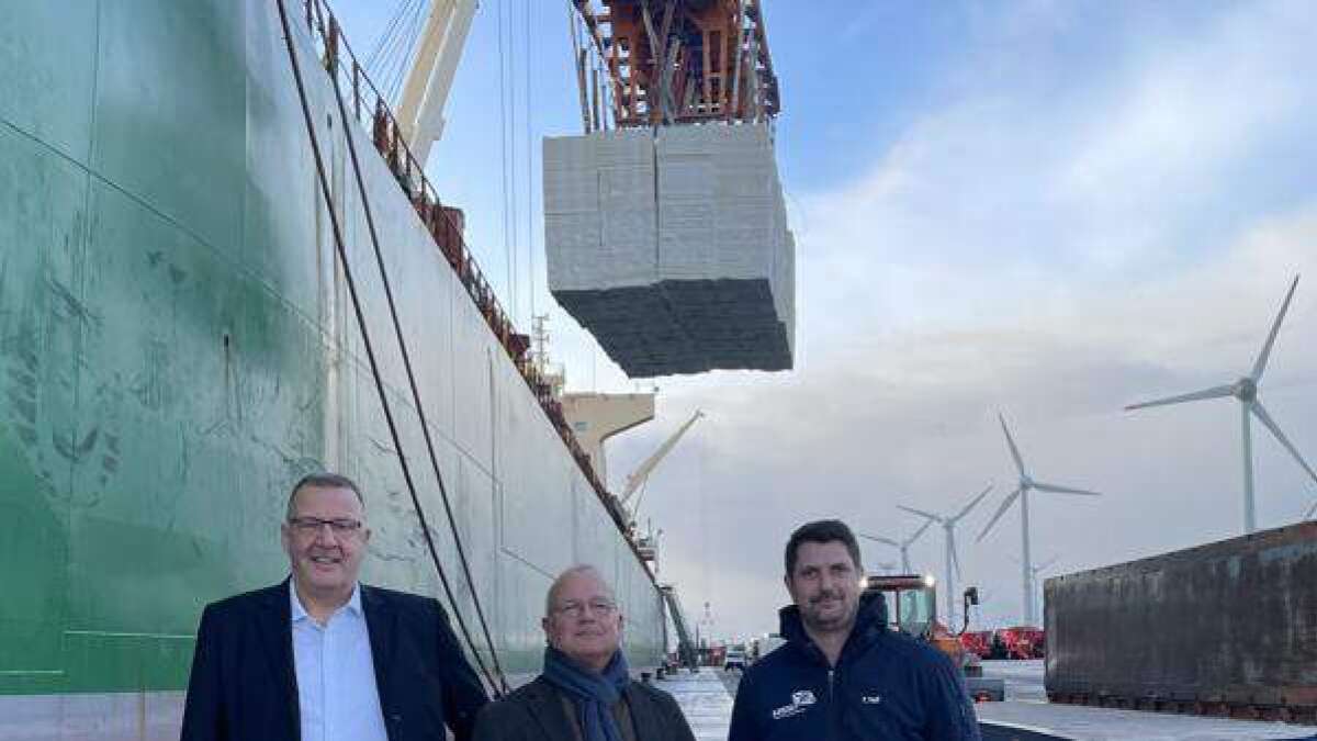 Hafen in Emden Unternehmen Anker Schiffahrt erfolgreich im Zellstoff