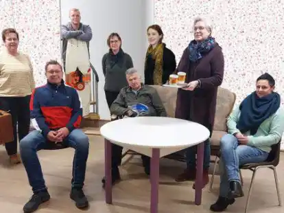 Die Sp&auml;&auml;lkoppel Wiefelst&auml; (von links): Ute Petershagen, Torsten Sch&ouml;n, Timo Haye, Dagmar Dirksen, Karl-Heinz Gertjegerdes, Insa Gertjegerdes, Britta Diers und Nicole Diers.
