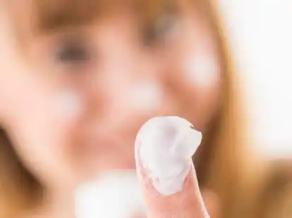 Im Winter ist mehr Fett gefragt &ndash; zumindest wenn es um die Gesichtscreme geht. Denn die Talgproduktion der Haut nimmt bei k&uuml;hlen Temperaturen ab.