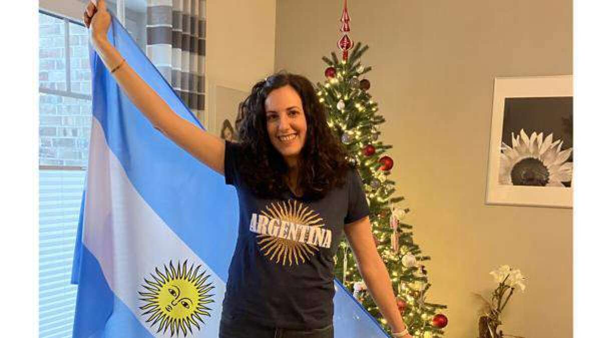 Isabelle Hippon, de Ramslow, cruza los dedos por su país natal, Argentina, en la final.