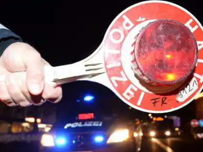 Ein Autofahrer hat in Vechta einen Unfall und dadurch einen Stromausfall verursacht.