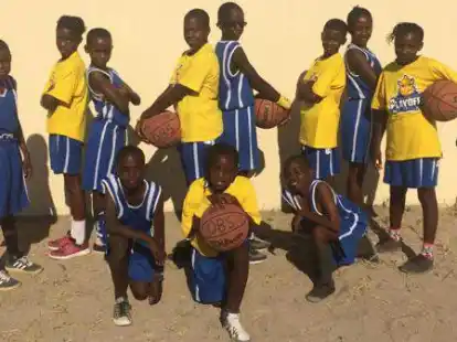 Diese jungen Sportler k&ouml;nnen die Oshana Basketball School besuchen, die der Oldenburger F&ouml;rderverein tr&auml;gt.