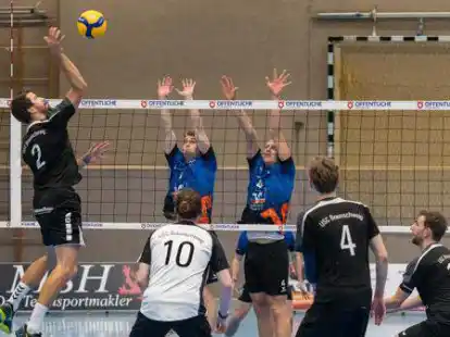 Wollen in der Abstiegsrunde die Angriffsversuche der Konkurrenz abwehren: die Spieler der VSG Ammerland (in blau).