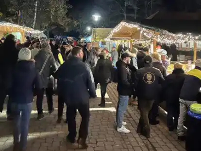 Gut besucht war der Weihnachtsmarkt am Helmskamp in Littel.