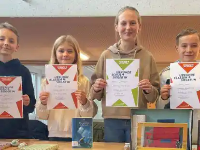 Sie nahmen am Wettbewerb teil (von links): Dawid Pikula, Pia Steenken, Josephina Winkelmann und Johannes M&auml;mpel