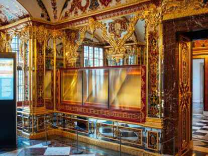 Die ausgeraubte Vitrine im Juwelenzimmer des Historischen Grünen Gewölbes im Residenzschloss in Dresden: Jetzt ist ein Großteil der Beute gefunden worden.