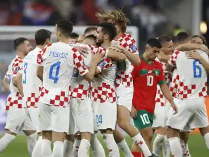 Kroatien siegte am Samstag bei der Weltmeisterschaft in Katar im Spiel um Platz 3 mit 2:1 (2:1) gegen die gro&szlig;e Turnier-&Uuml;berraschung Marokko.