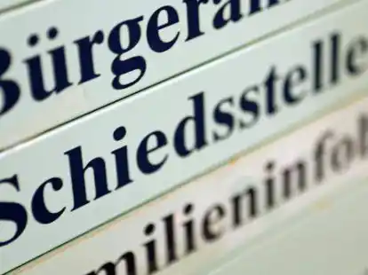 Wolfgang B&ouml;ner und Sabine Buttelmann wurden erneut zu Schiedspersonen f&uuml;r die Stadt Elsfleth ernannt.