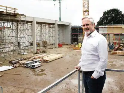 Auf der Baustelle des neuen Inkoops und Aldis in Harpstedt: Bernd Oetken, Gesch&auml;ftsf&uuml;hrer von Inkoop