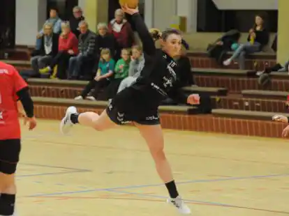 Laura Lissewski und die Elsflether Handballerinnen  peilen einen Ausw&auml;rtssieg an.