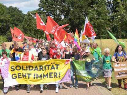 Ein Highlight des Jahres 2022 f&uuml;r die Mobile Beratung: Die demokratische Zivilgesellschaft von CDU bis Linkspartei protestiert gegen die AfD in Brettorf.
