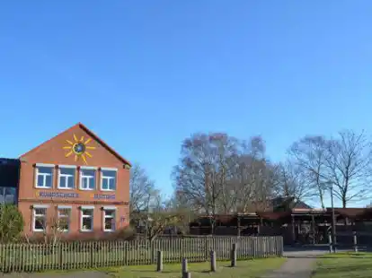 Soll bald ausgedient haben: das alte Geb&auml;ude der Grundschule W&uuml;sting