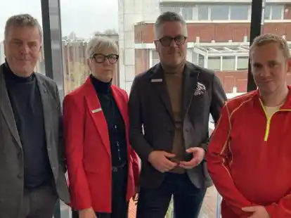 Zufrieden mit dem diesj&auml;hrigen Weihnachtsgesch&auml;ft: Carsten Mohr, Nicola Pleye-Fricke, Andreas Fricke und Tommy Wilken.