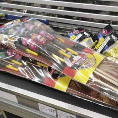 Raketen, Kanonenschl&auml;ge und Sekt: F&uuml;r viele Kunden war das am Donnerstag die Grundausstattung f&uuml;r Silvester.