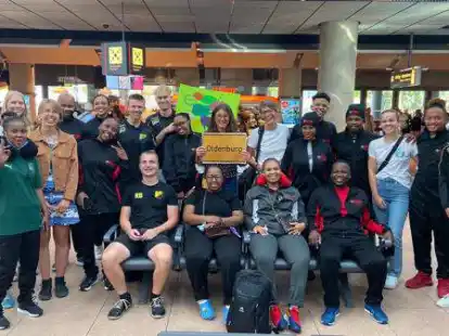 Vereint: Auf dem Flughafen in Hamburg trafen die Deutschen und S&uuml;dafrikaner zusammen. Die aufgeschlossene Art der G&auml;ste erleichterte die Begr&uuml;&szlig;ung.