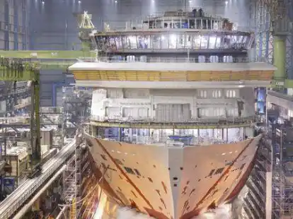 Aktuell entsteht die Silver Nova im Baudock der Meyer Werft und soll im Sommer abgeliefert werden. Das Schiff verf&uuml;gt zus&auml;tzlich zu LNG-Motoren &uuml;ber Brennstoffzellen und Batterien, um im Hafen keine Emissionen zu erzeugen.