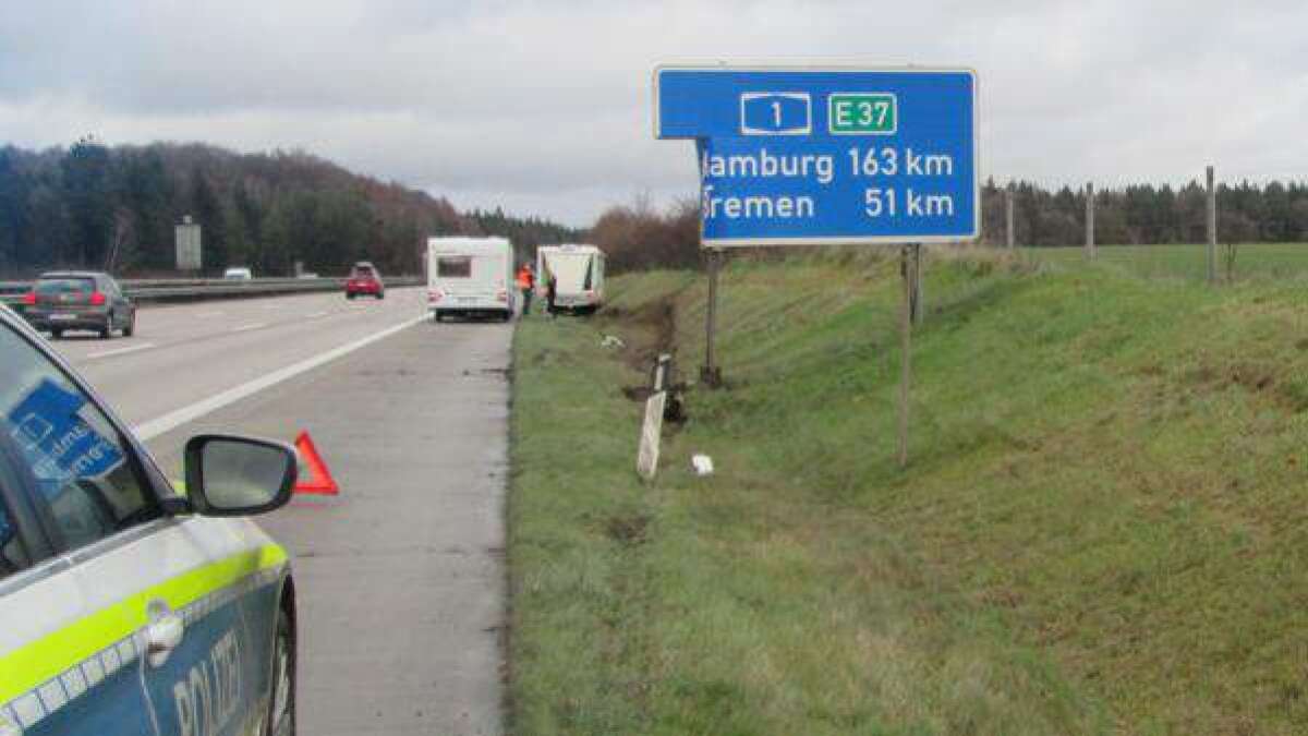 Unfall Zwischen Ahlhorn Und Wildeshausen: Wohnmobil Auf Der A1 Zerstört ...