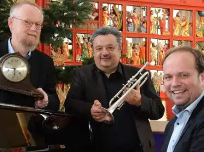 Gestalten den Gottesdienst zum Neujahr: Pastor Reiner Backenk&ouml;hler (von links), Trompetensolist Alexander Potiyenko und Musiker Arndt Baeck