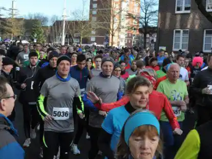 Das war bei der bisher letzten Auflage: 2019 waren mehr als 1000 L&auml;ufer beim Silvesterlauf dabei.