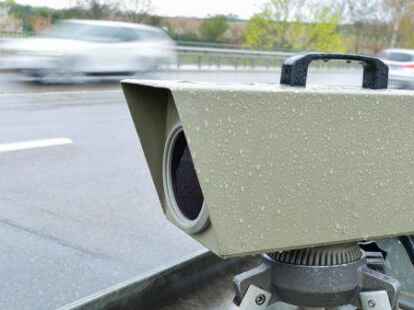 Wer innerorts zehn Kilometer pro Stunde zu schnell ist, muss bereits zehn Euro bezahlen.